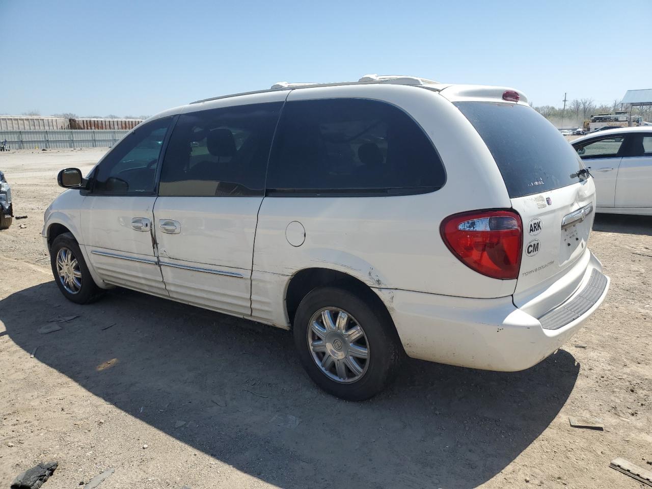 2004 Chrysler Town & Country Limited - Фото 2