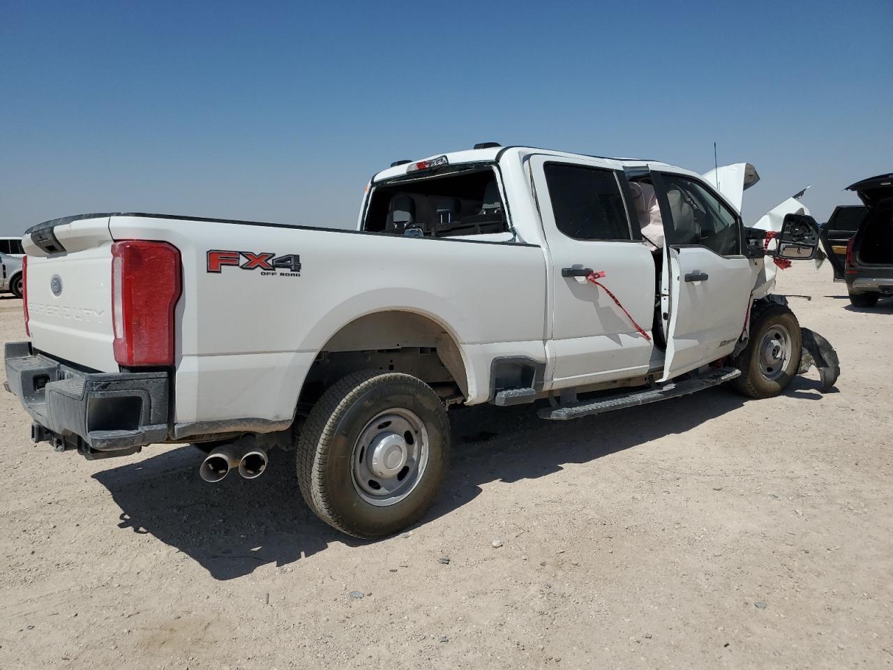2025 Ford F250 Super Duty - Image 3