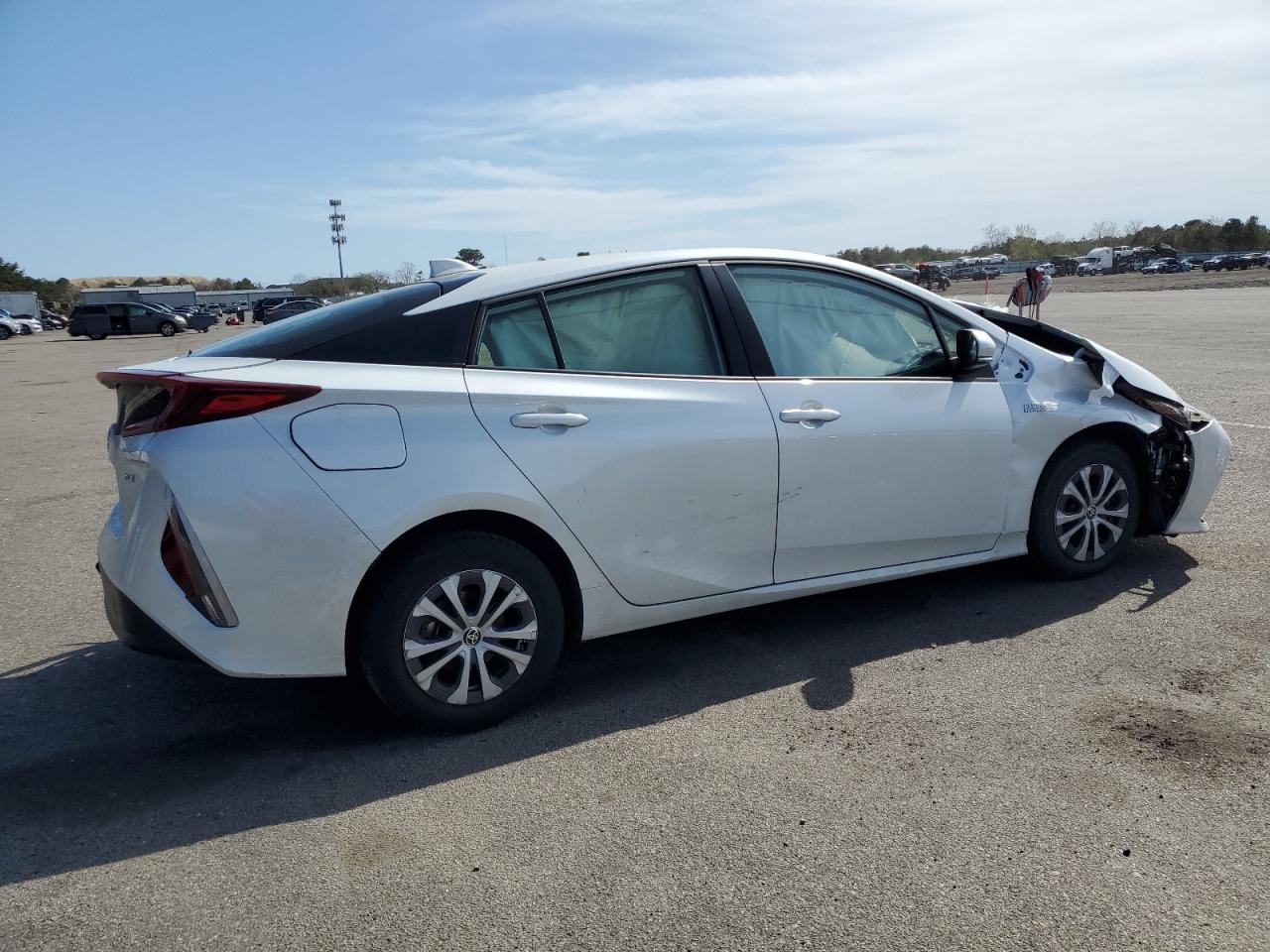 2022 Toyota Prius Prime Le - Image 3