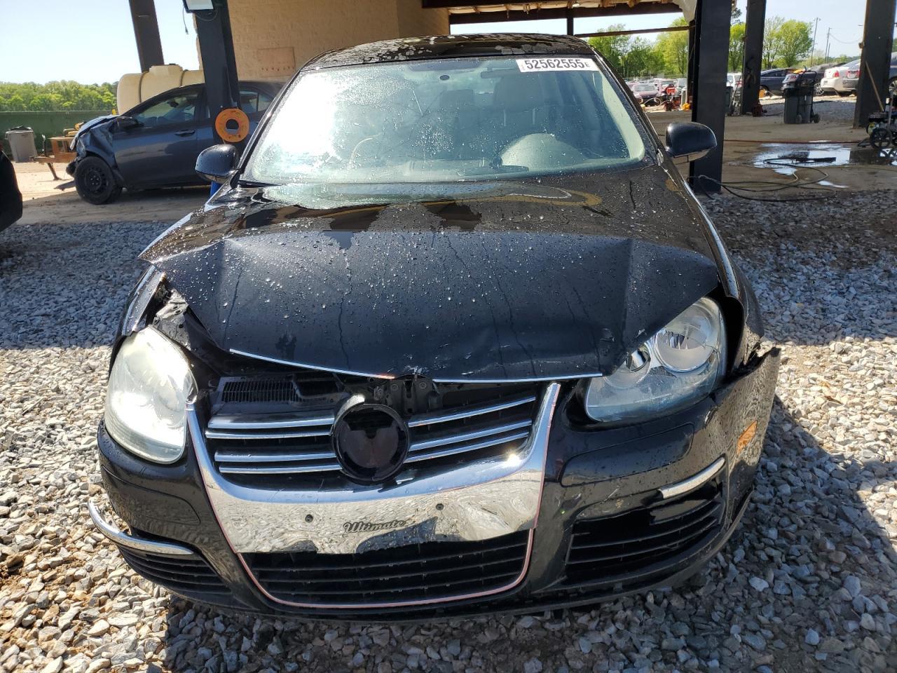 2010 Volkswagen Jetta Limited - Image 5