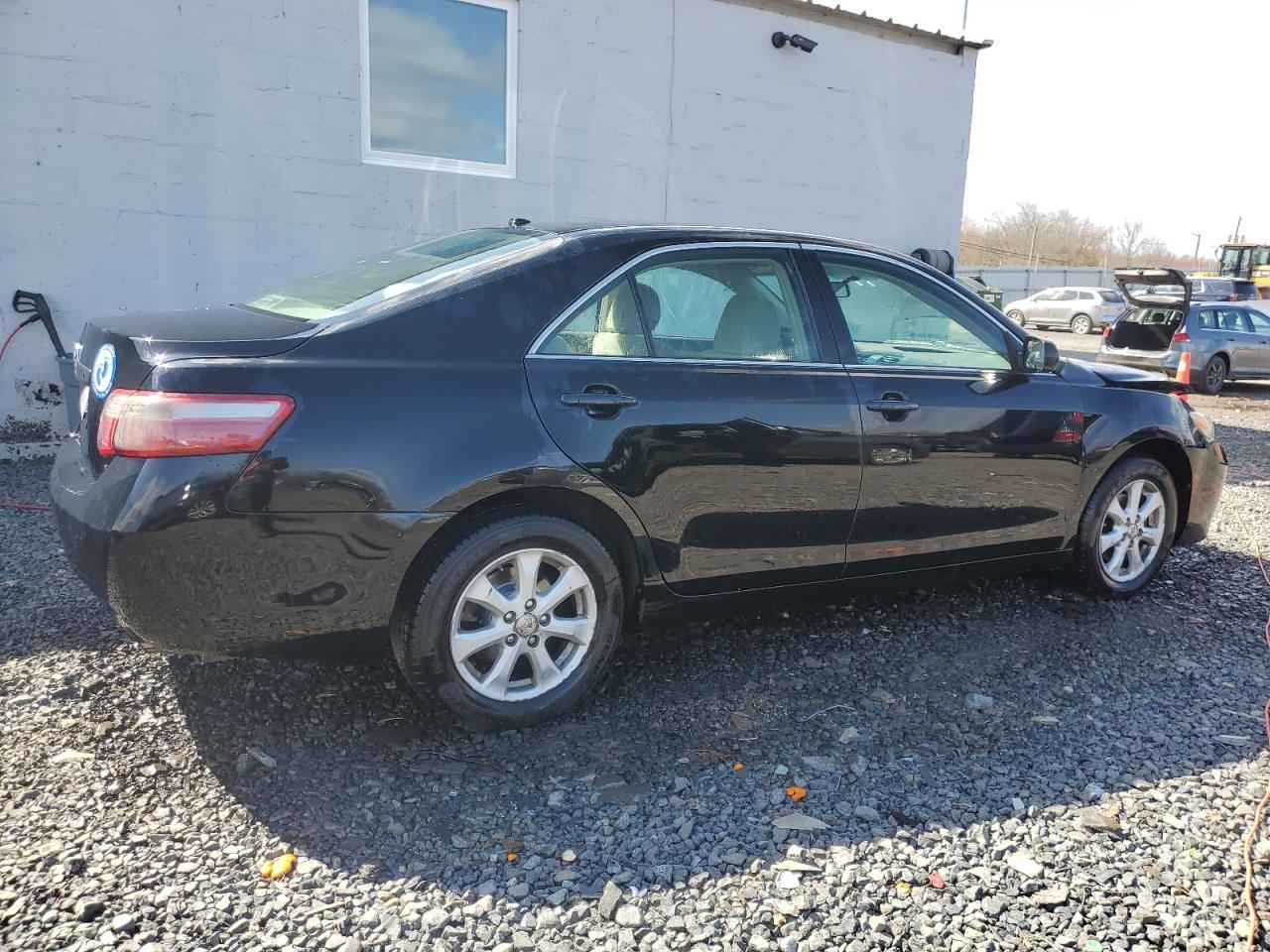 2011 Toyota Camry Base - Фото 3
