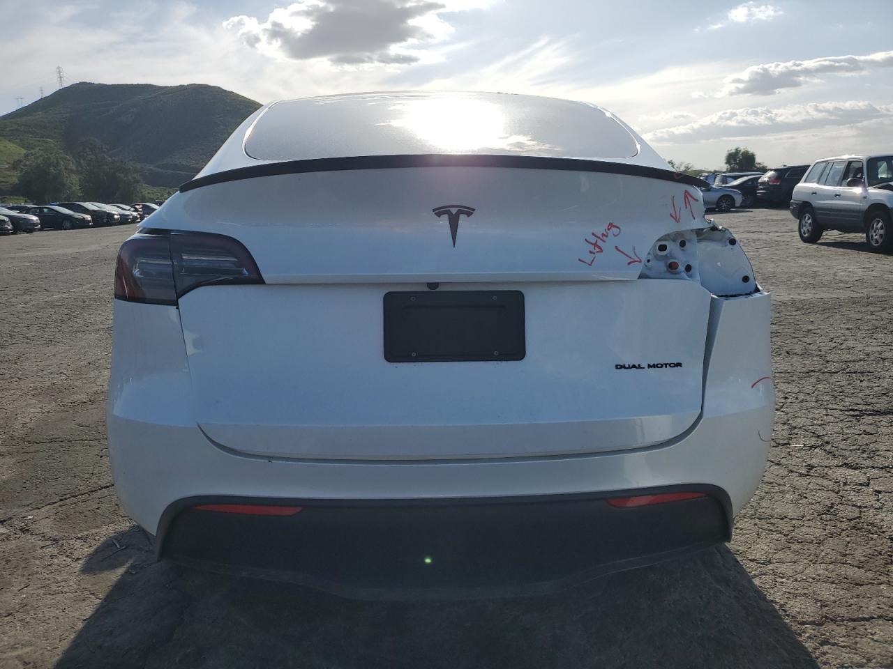 2023 Tesla Model Y - Фото 6