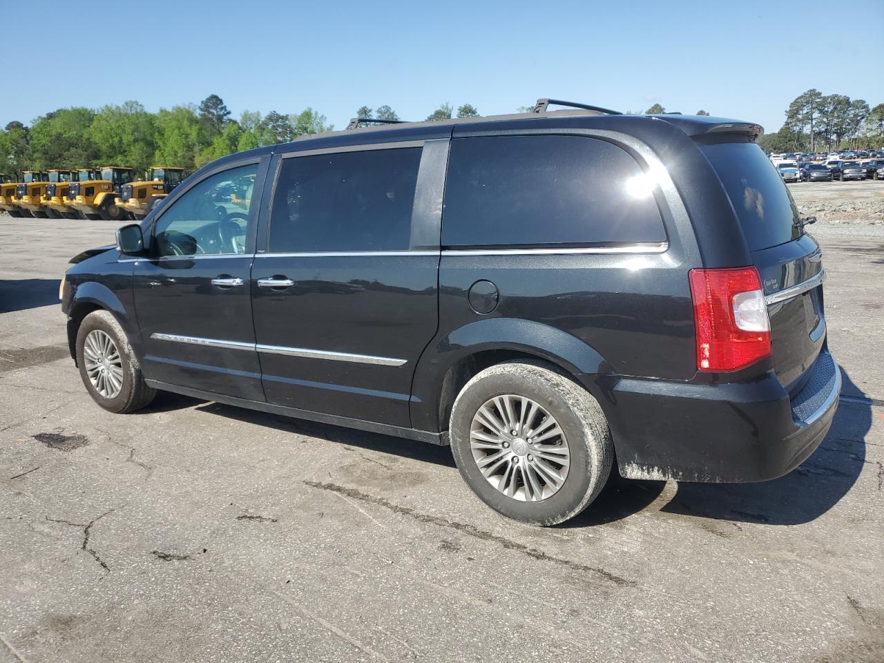 2014 Chrysler Town & Country Touring L - Image 2