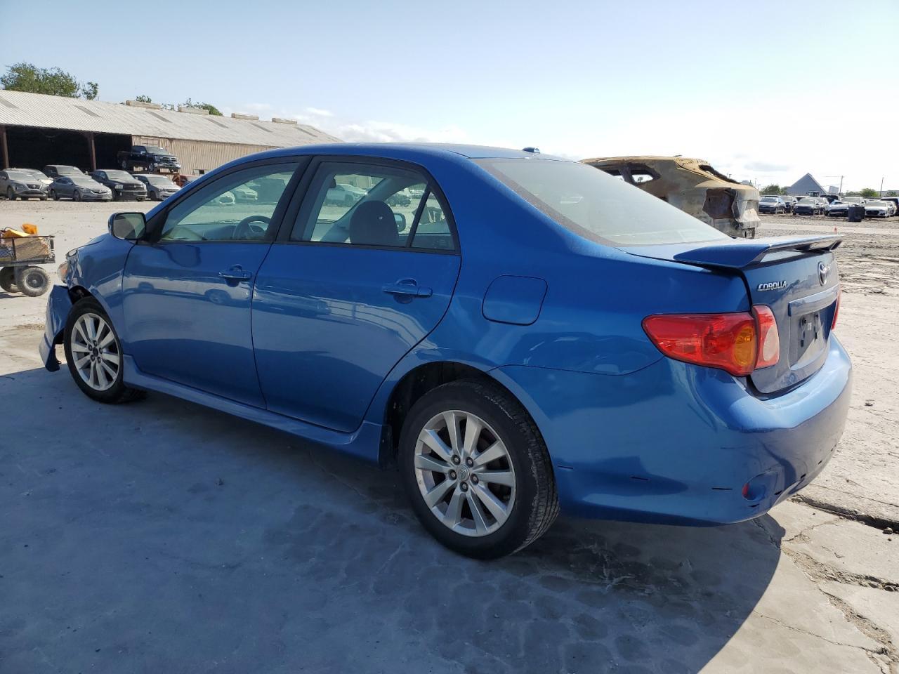 2010 Toyota Corolla Base - Фото 2