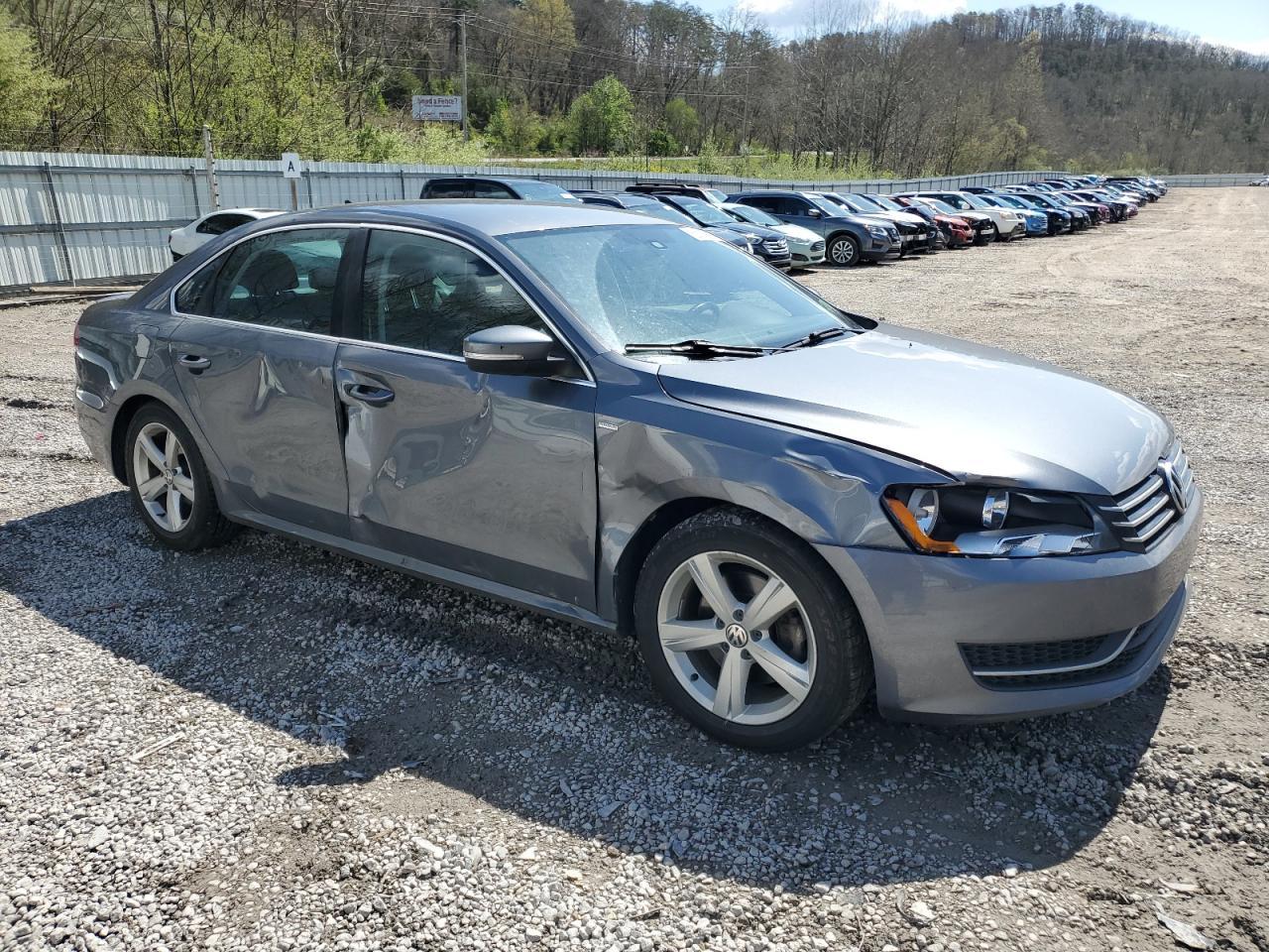 2014 Volkswagen Passat S - Фото 4
