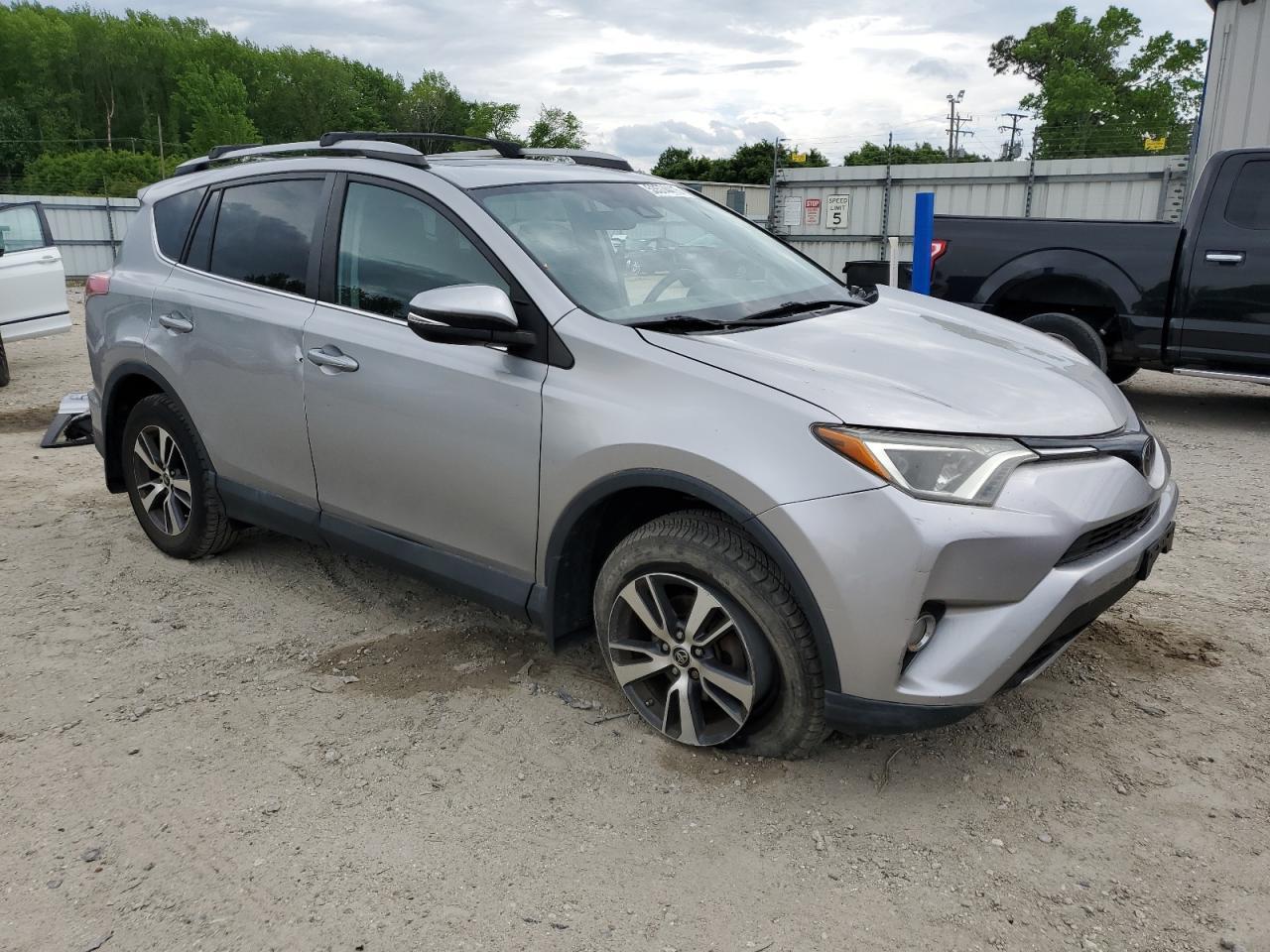 2017 Toyota Rav4 Xle - Image 4