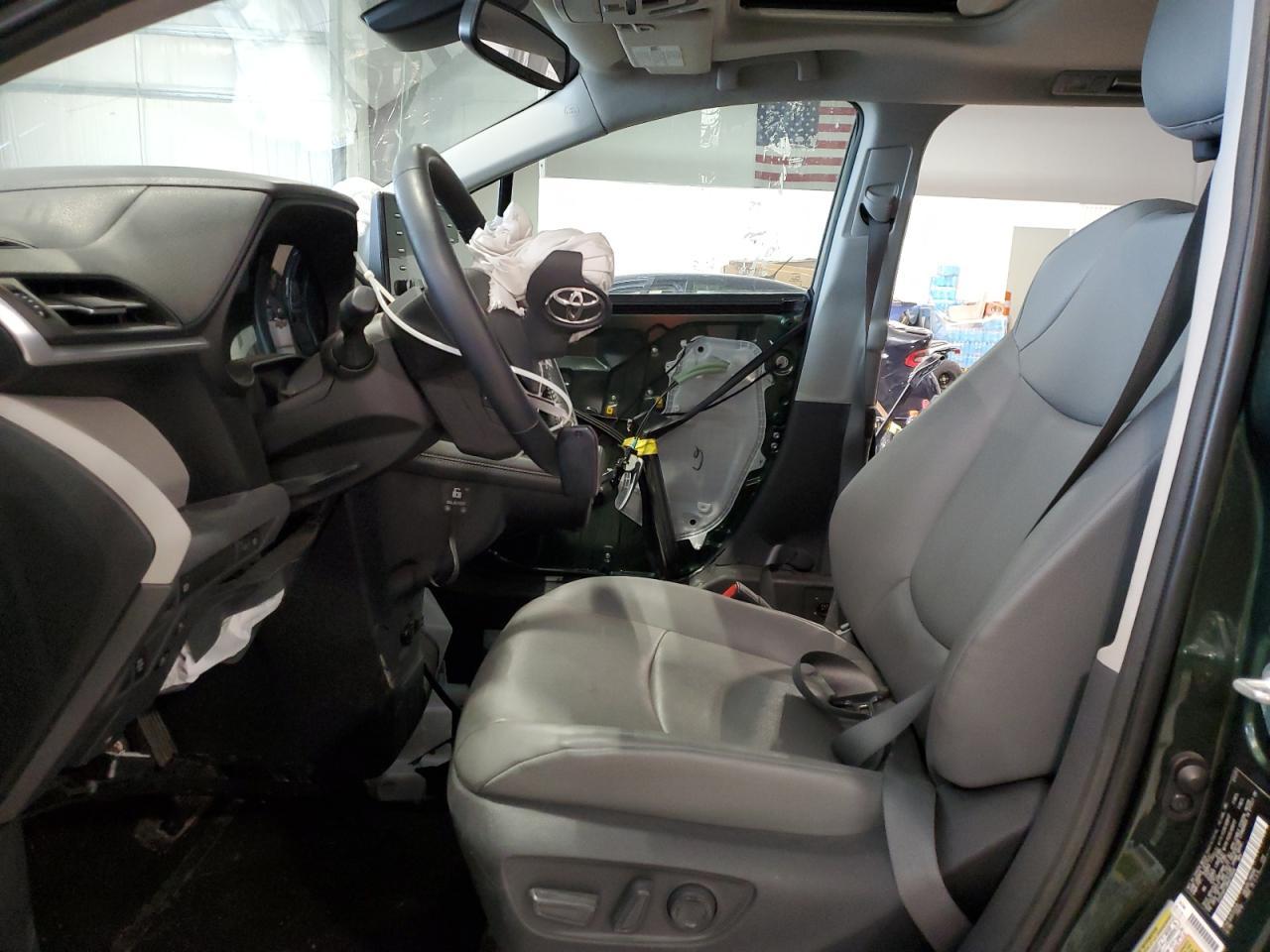 2021 Toyota Sienna Xle - Image 7