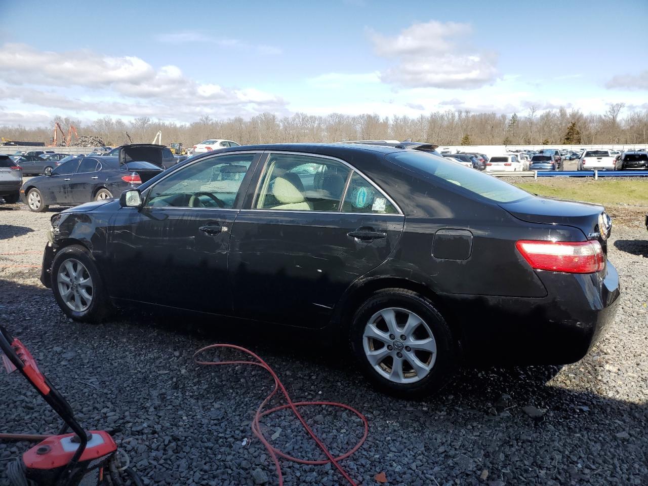2011 Toyota Camry Base - Фото 2