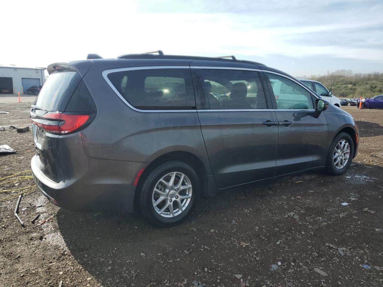 2022 Chrysler Pacifica Touring L - Фото 3