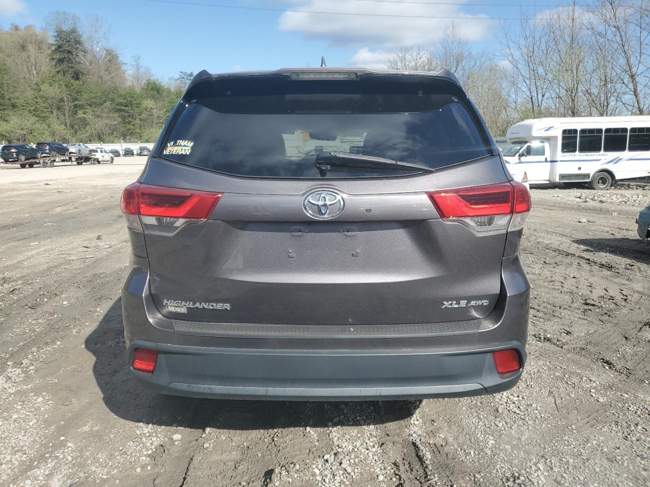 2019 Toyota Highlander Se - Фото 6