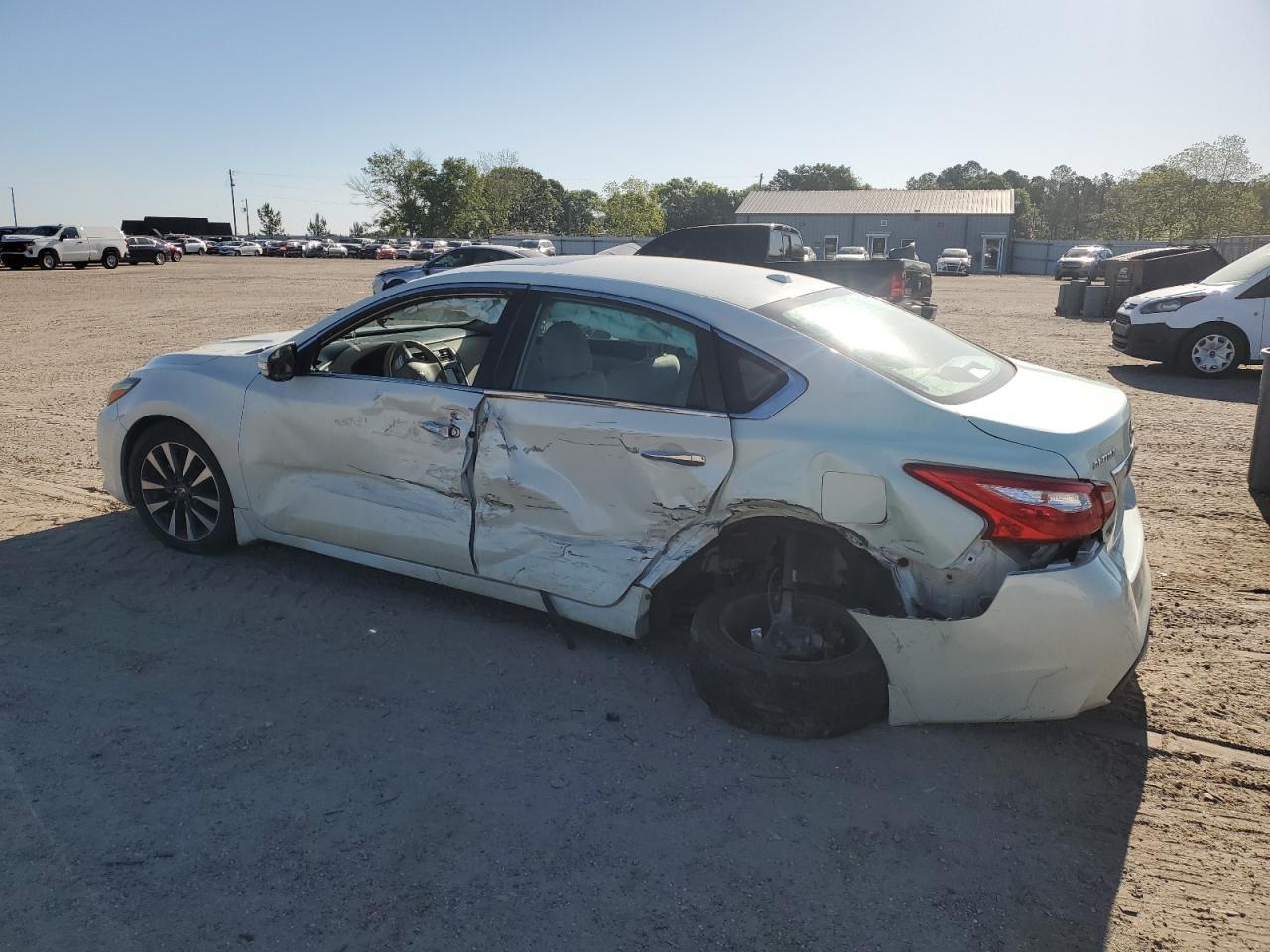 2017 Nissan Altima 2.5 - Фото 2