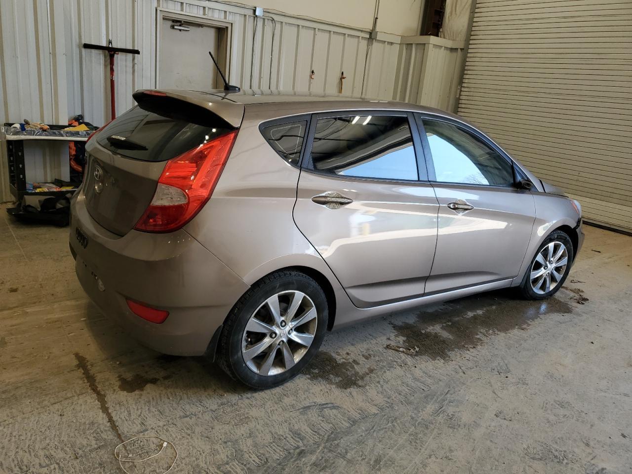 2012 Hyundai Accent Se - Image 3