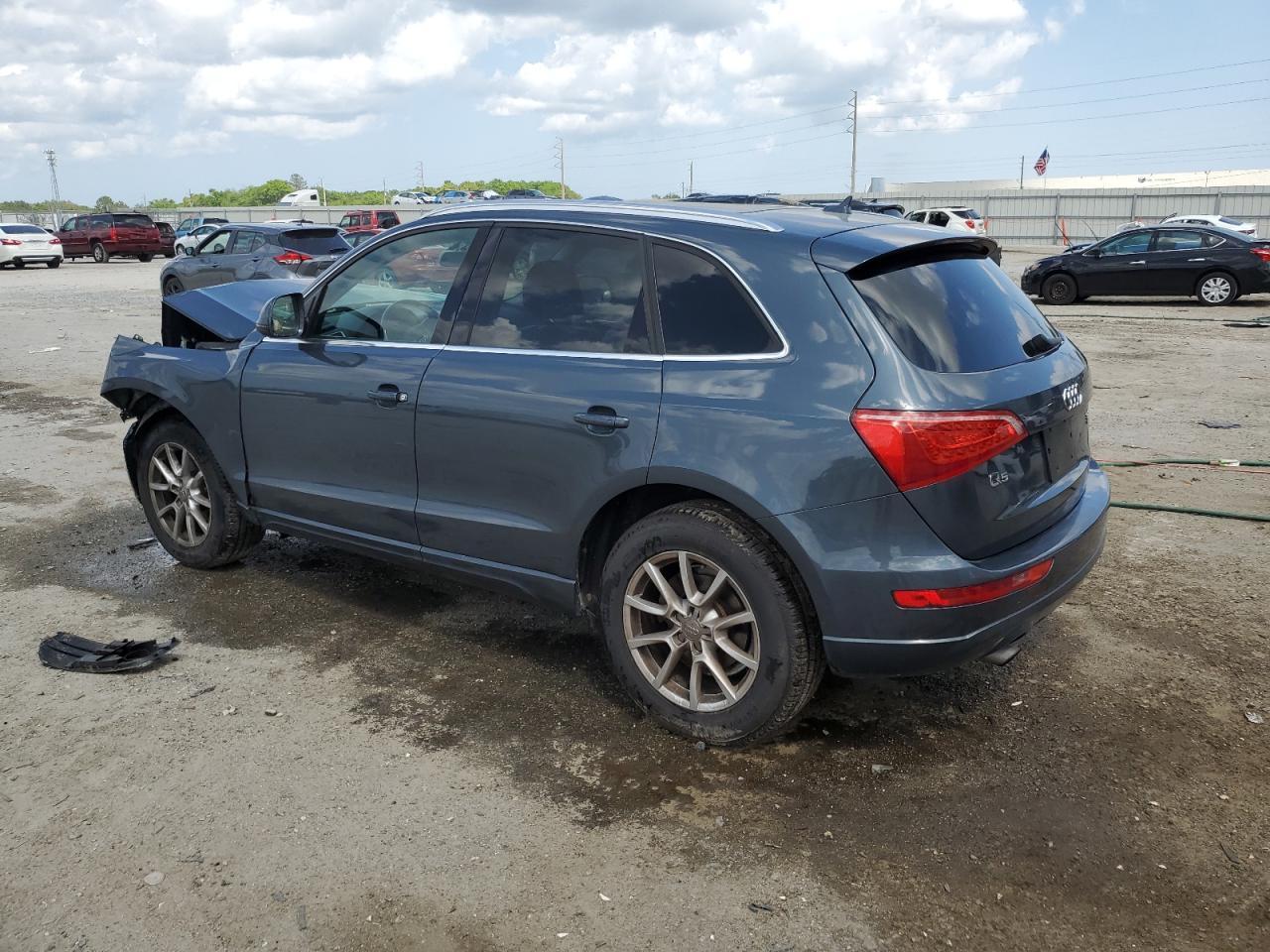 2011 Audi Q5 Premium - Image 2