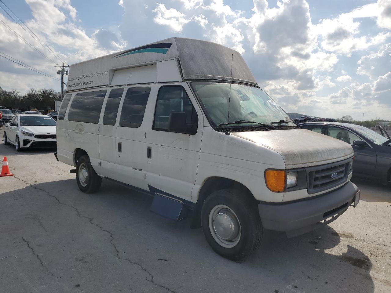 2006 Ford Econoline E250 Van - Image 4
