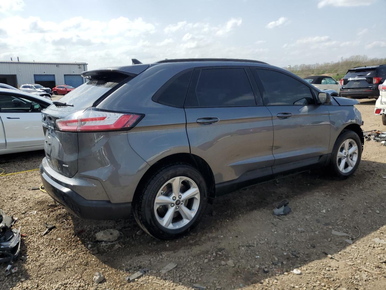 2023 Ford Edge Se - Image 3