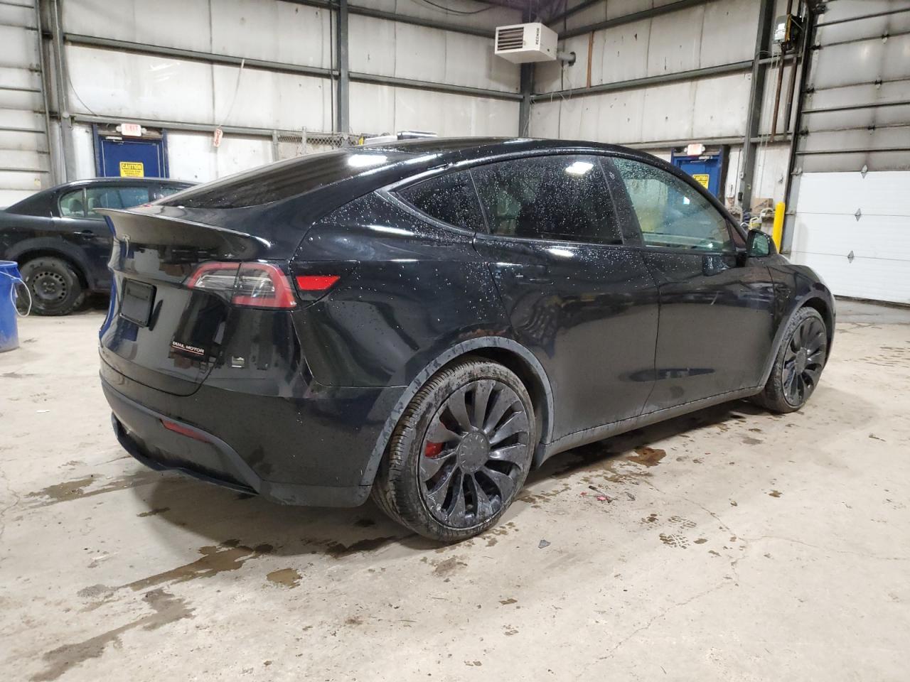 2022 Tesla Model Y - Фото 3