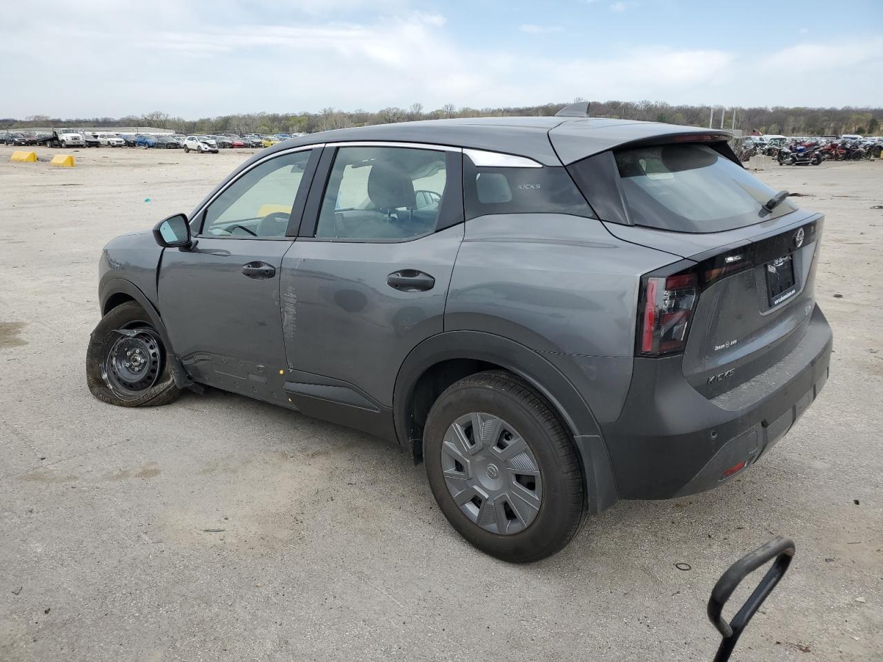2025 Nissan Kicks S - Фото 2