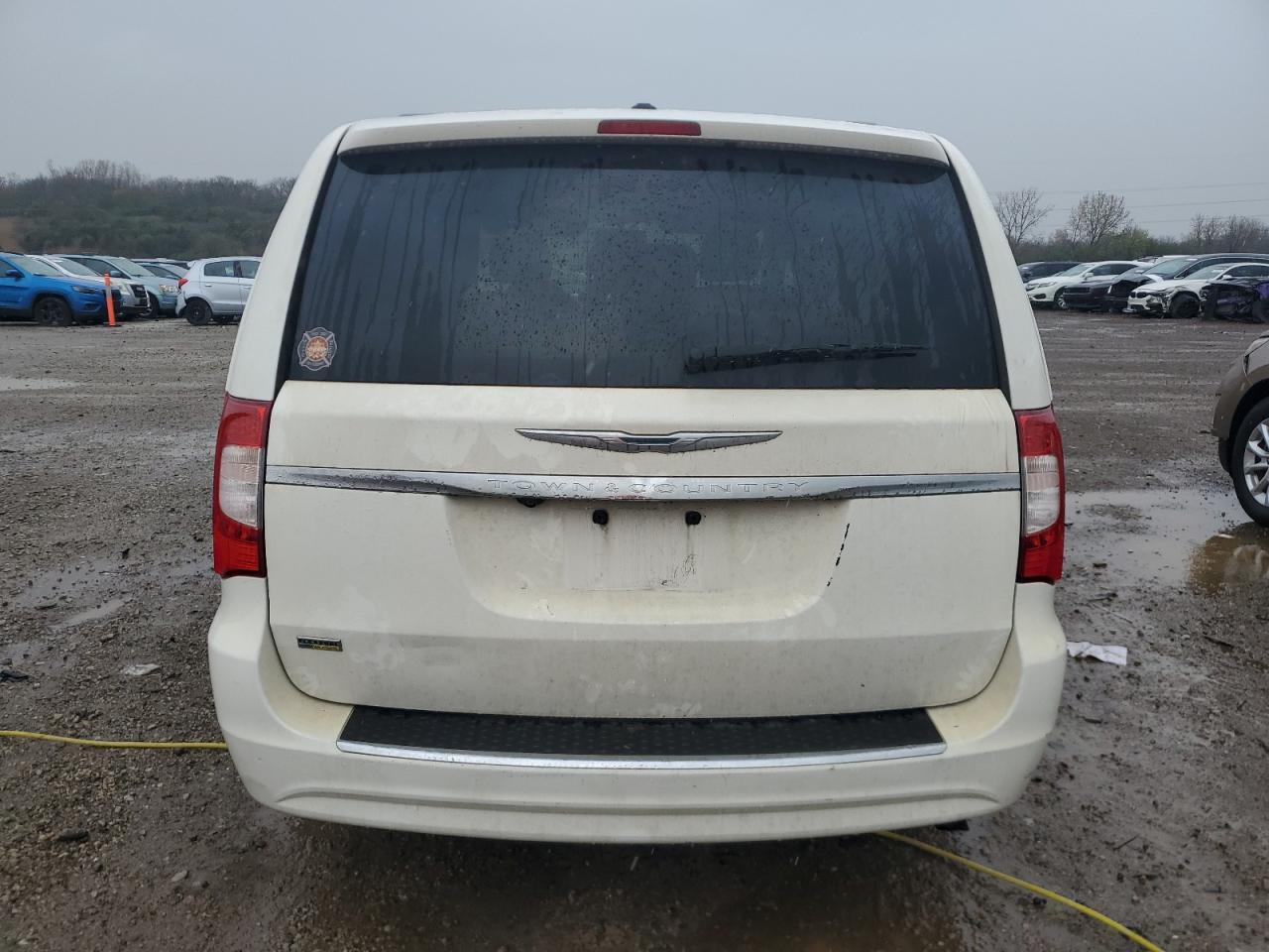 2012 Chrysler Town & Country Touring - Image 6