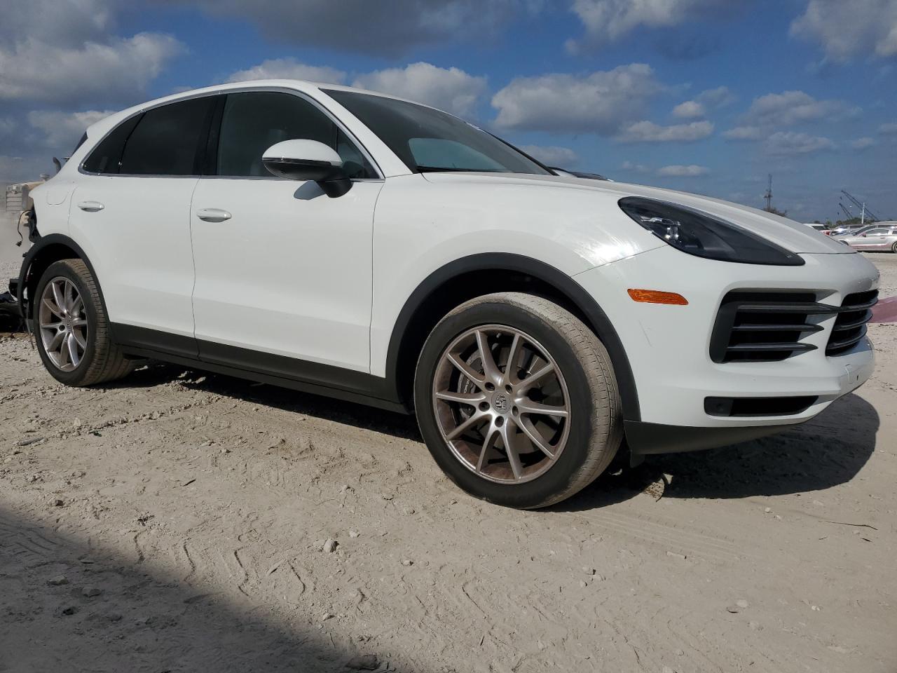 2023 Porsche Cayenne Base - Image 4