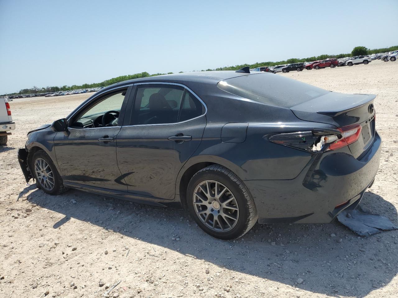 2021 Toyota Camry Se - Фото 2