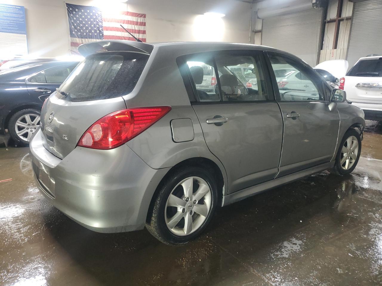 2012 Nissan Versa 1.8 S - Image 3