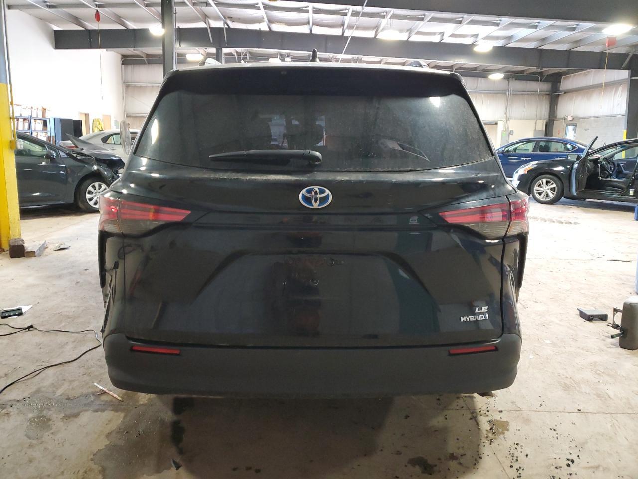 2021 Toyota Sienna Le 8-Passenger - Фото 6