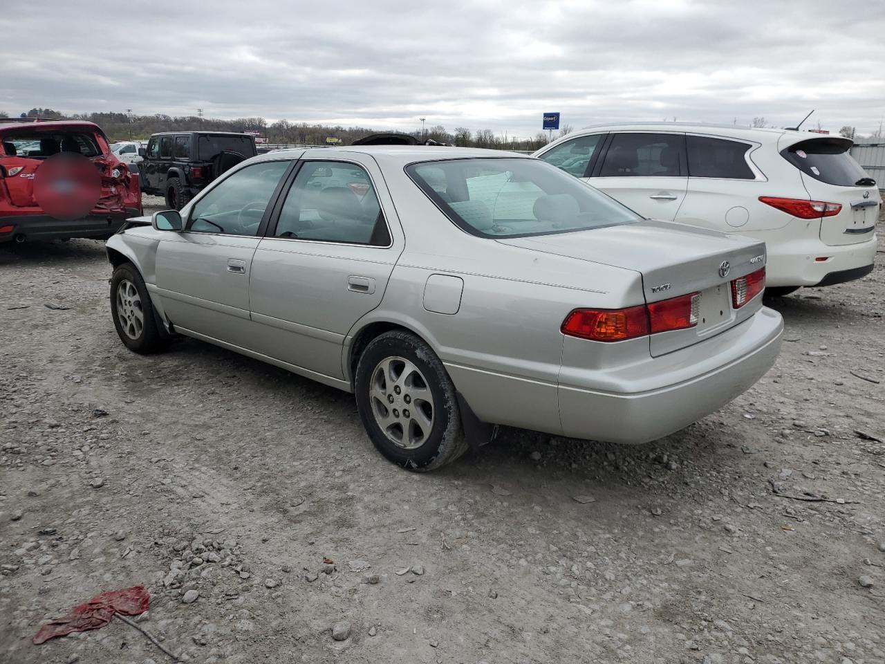 2000 Toyota Camry Ce - Фото 2