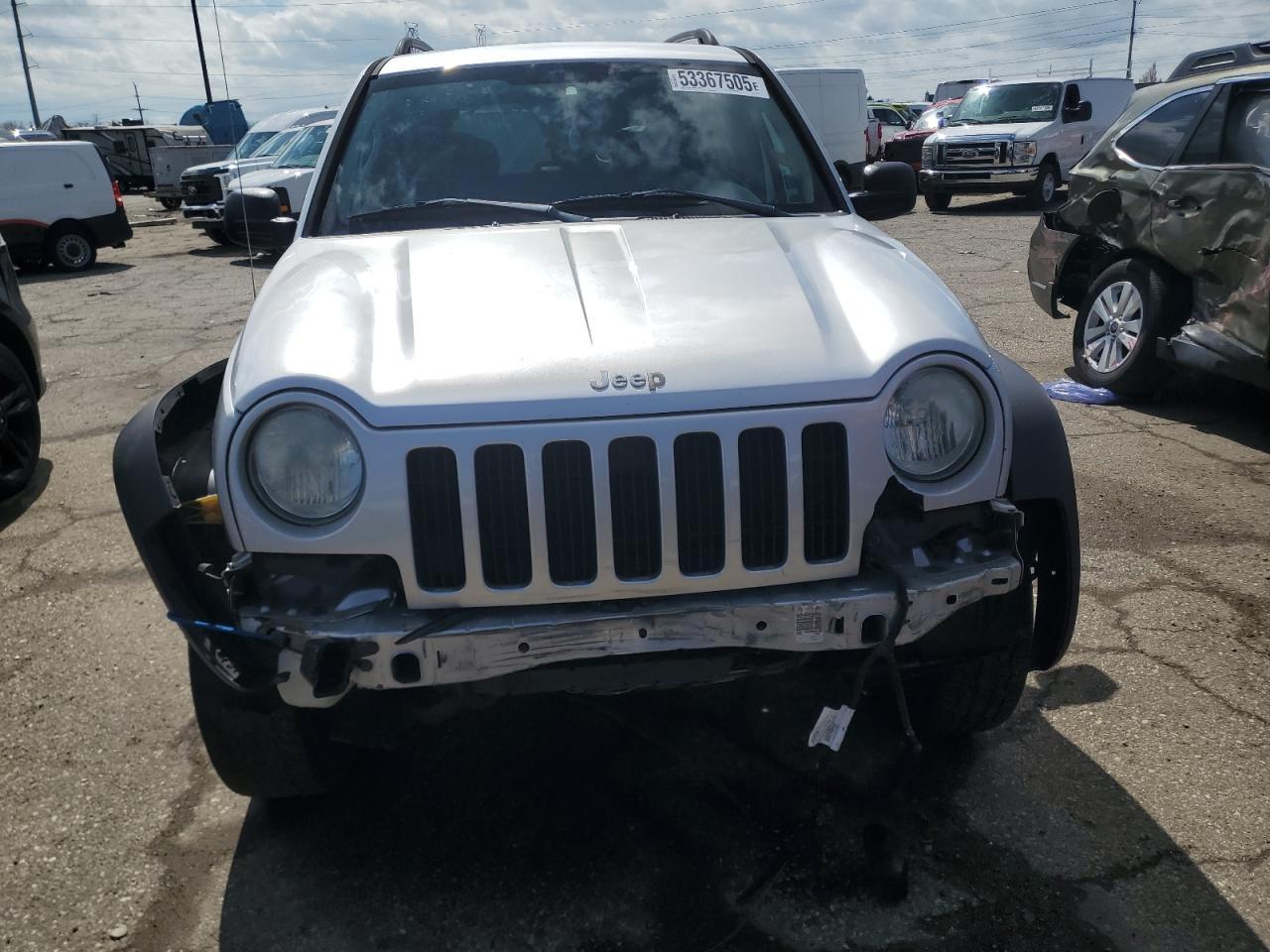 2004 Jeep Liberty Sport - Фото 5