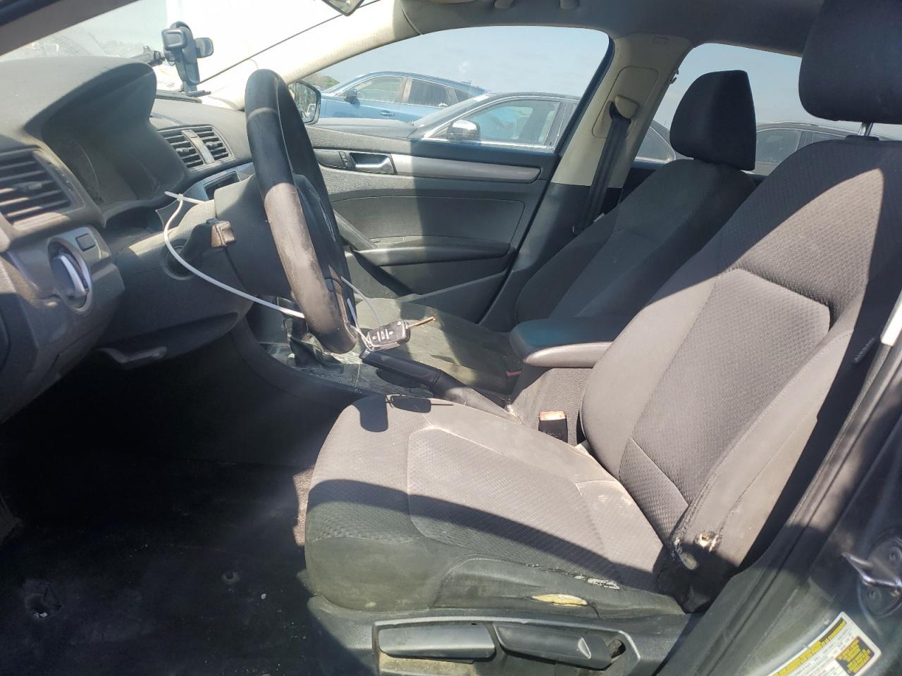 2015 Volkswagen Passat S - Image 7