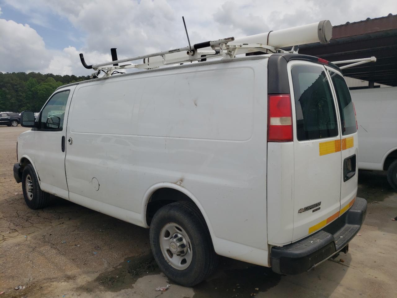 2013 Chevrolet Express G2500 - Image 2