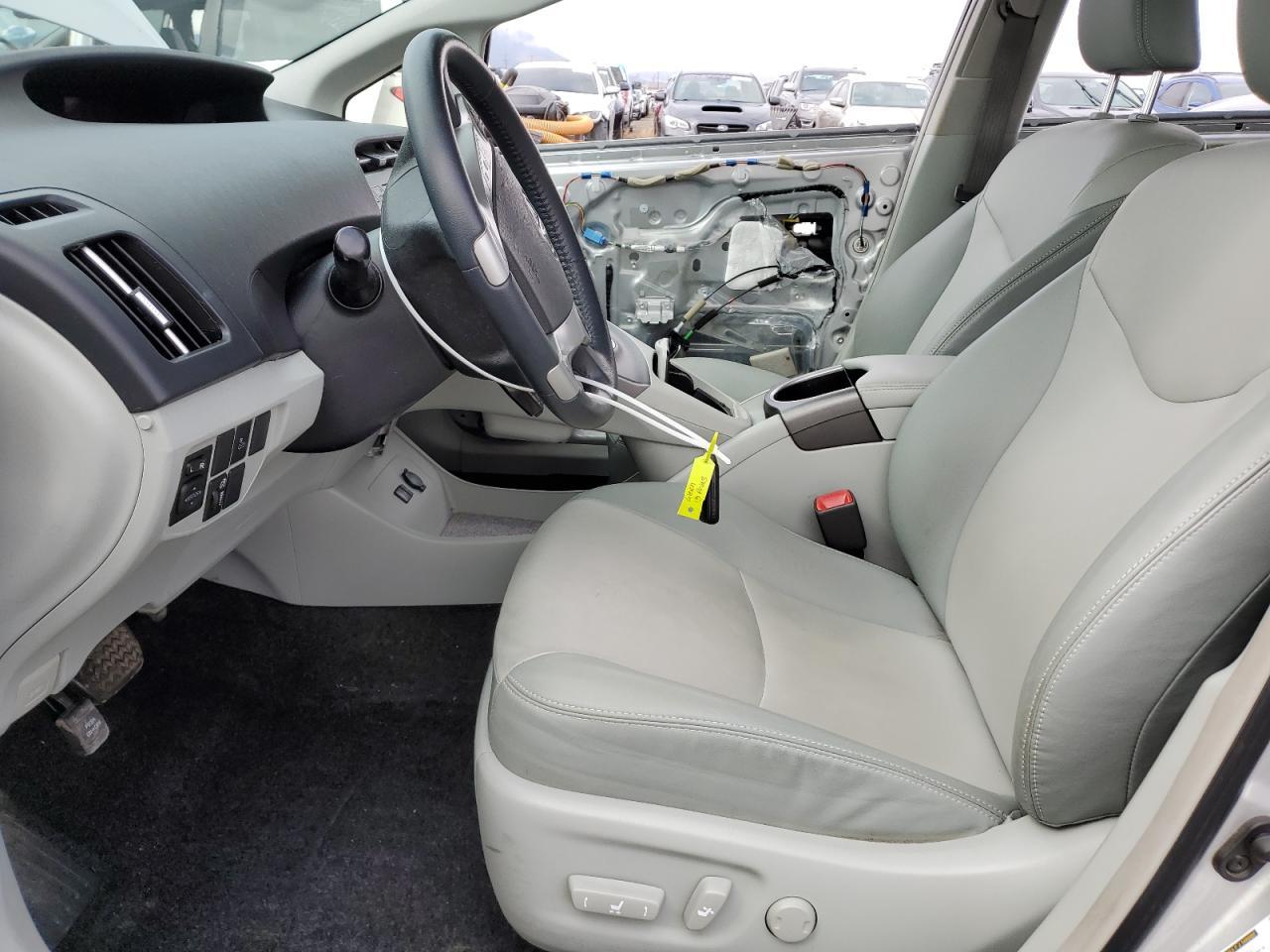 2013 Toyota Prius - Image 7