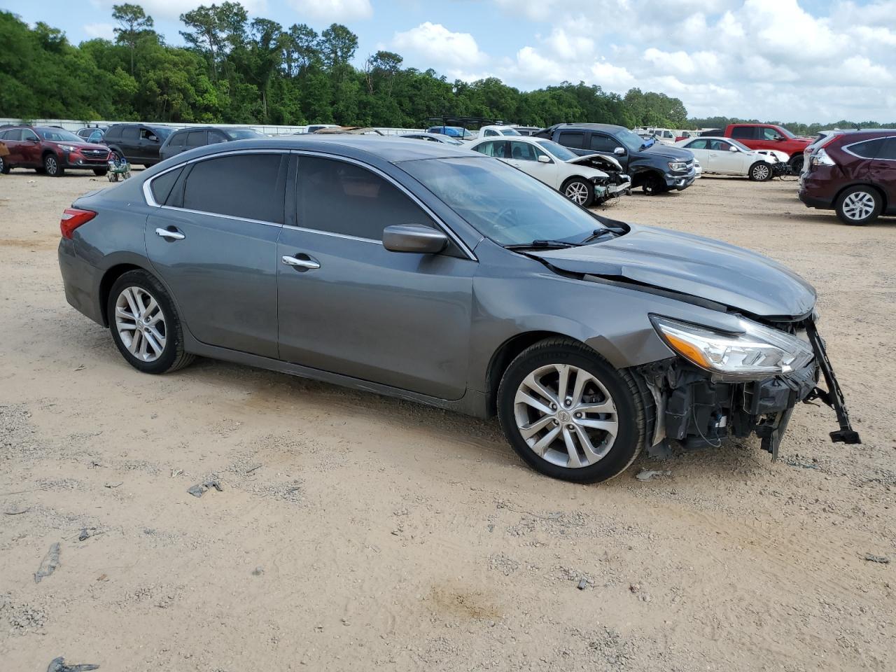 2016 Nissan Altima 2.5 - Image 4