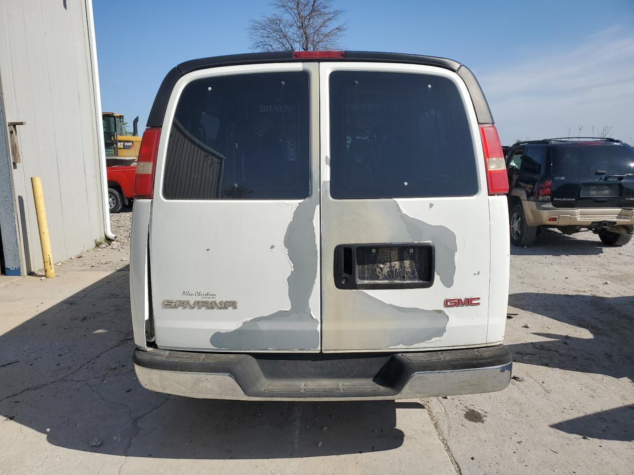 2003 GMC Savana G3500 - Фото 6