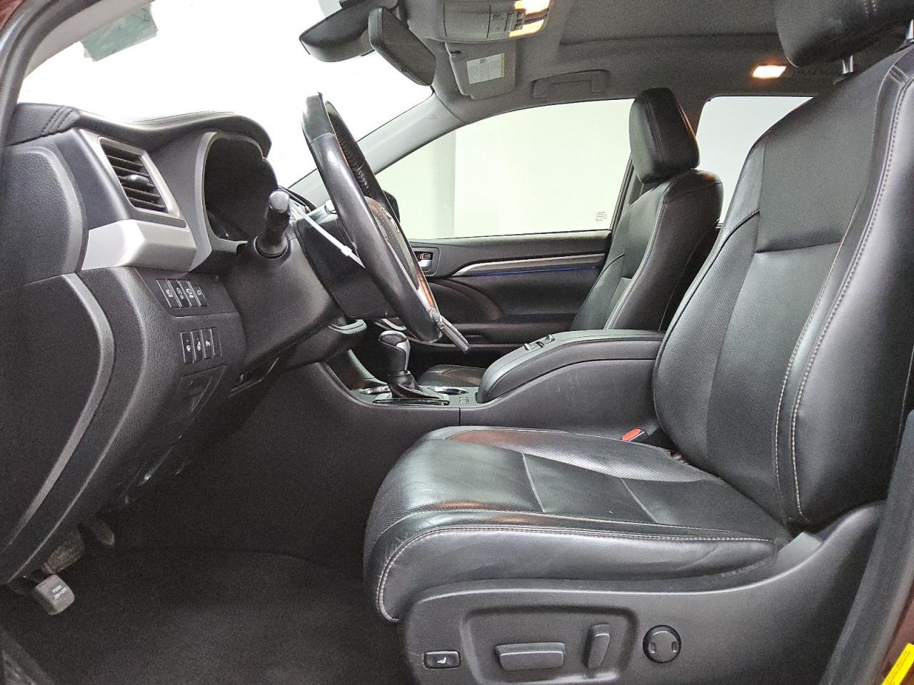 2019 Toyota Highlander Limited Platinum - Image 7