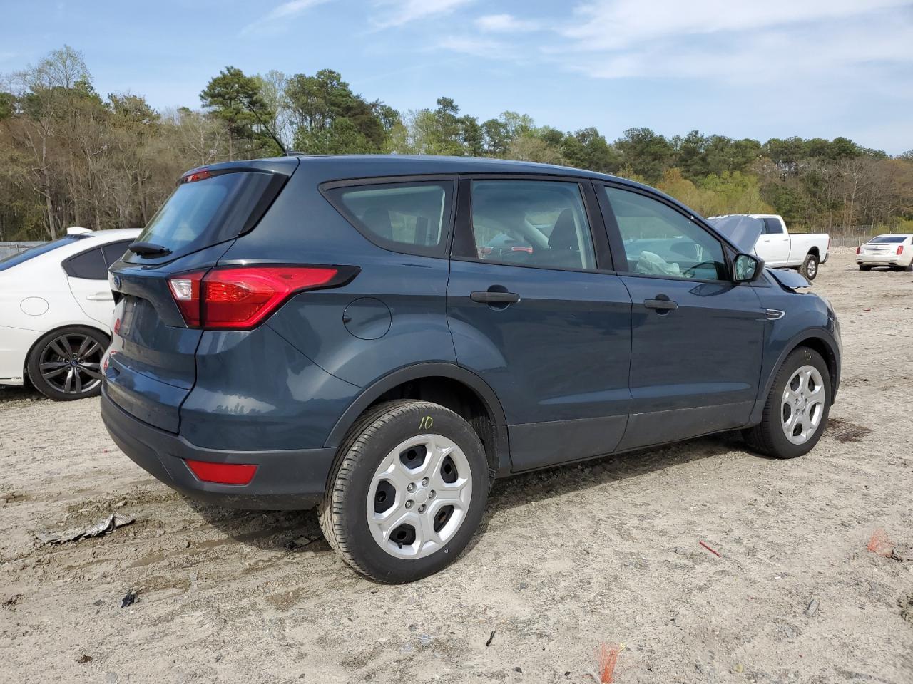 2019 Ford Escape S - Фото 3