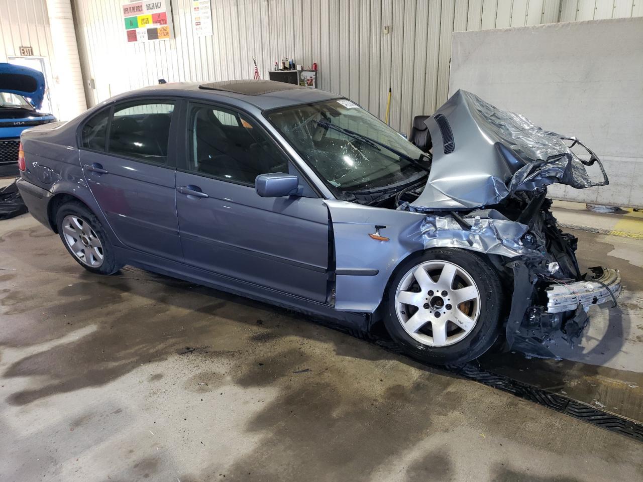 2004 BMW 325 Xi - Image 4