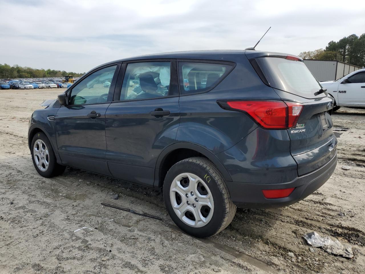 2019 Ford Escape S - Фото 2
