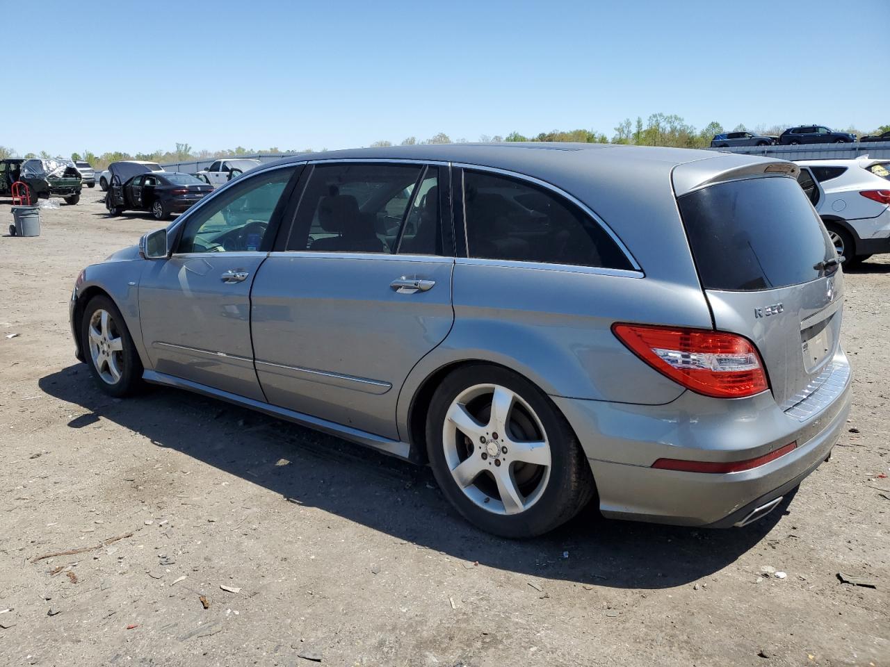 2011 Mercedes-Benz R 350 Bluetec - Image 2