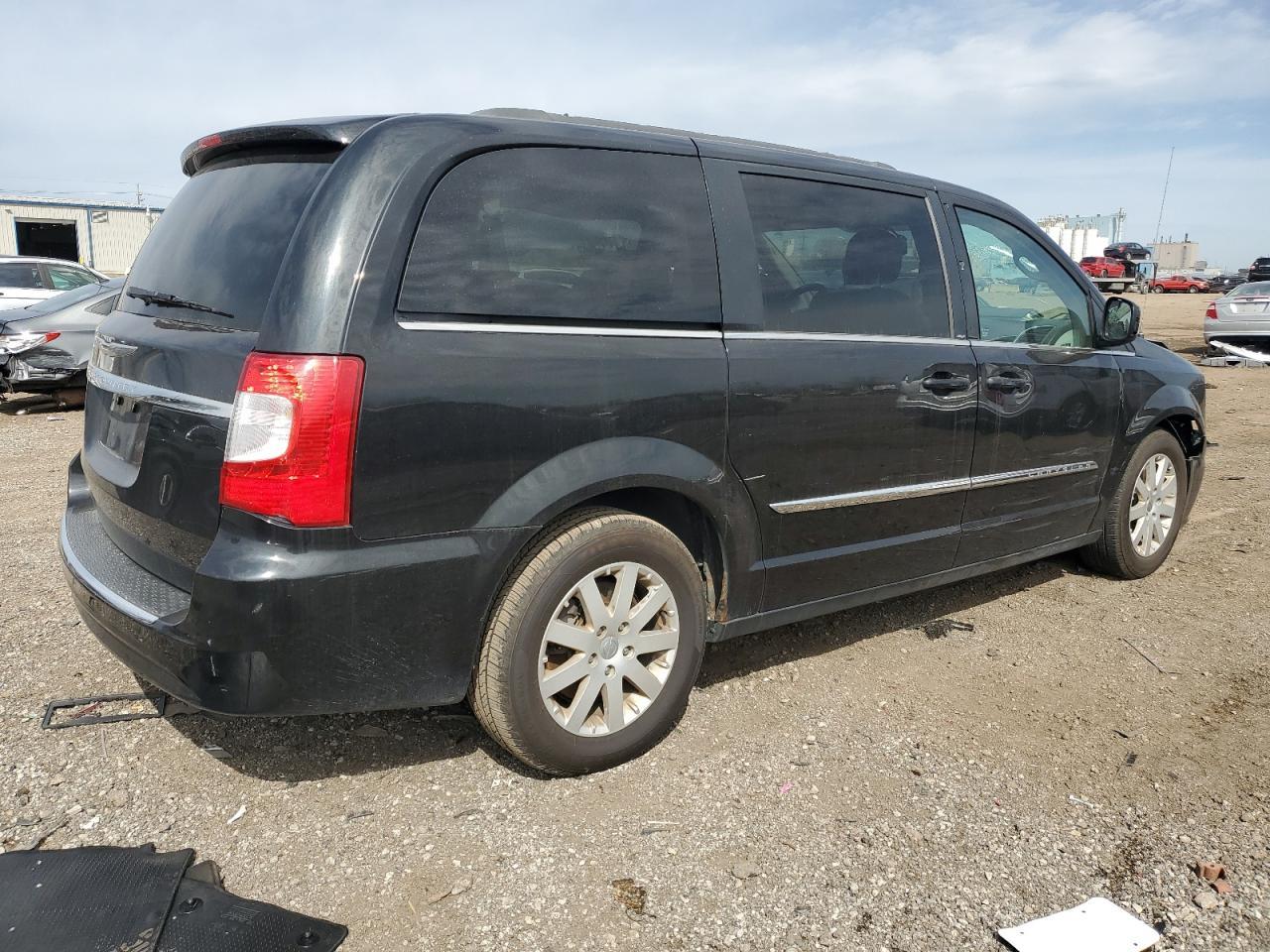 2013 Chrysler Town & Country Touring - Image 3