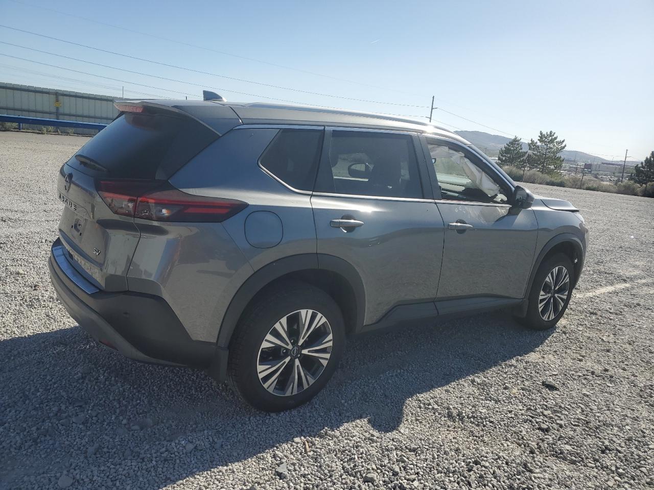 2022 Nissan Rogue Sv - Image 3