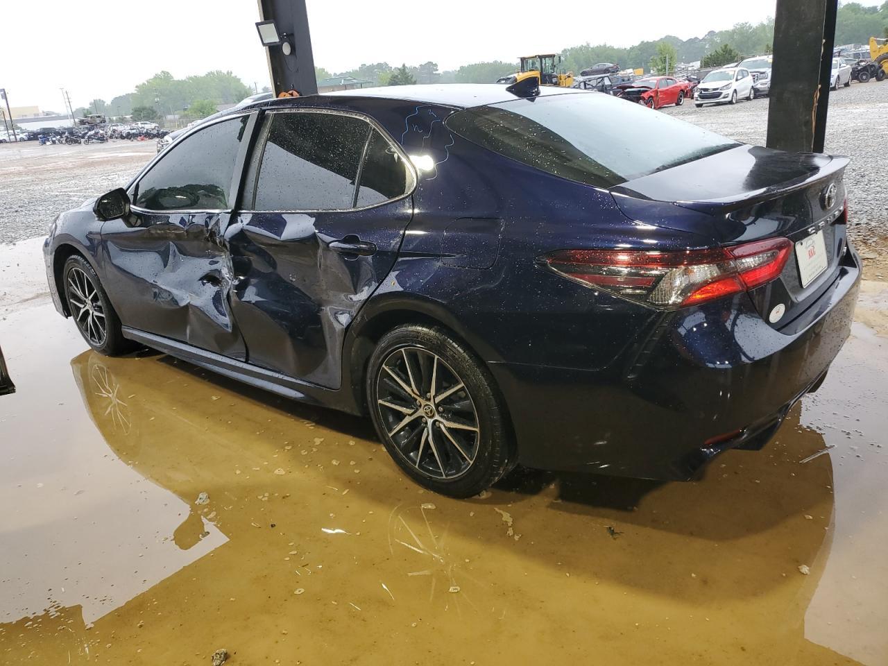 2022 Toyota Camry Se - Фото 2