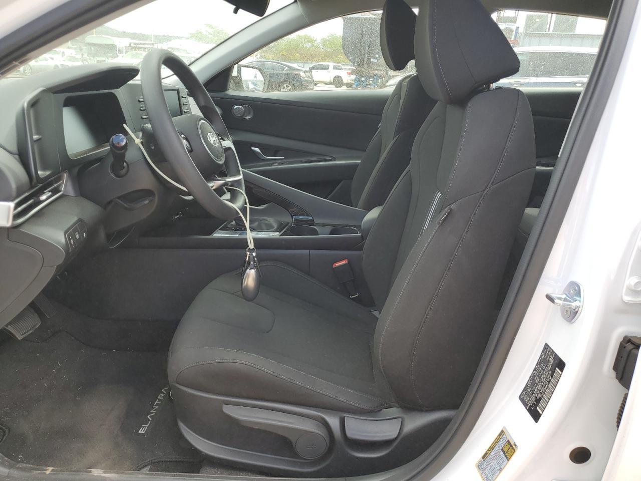 2025 Hyundai Elantra Blue - Image 7