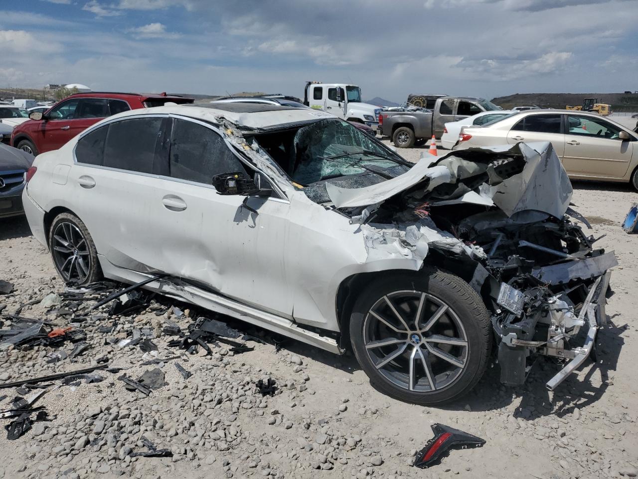 2020 BMW 330Xi - Фото 4