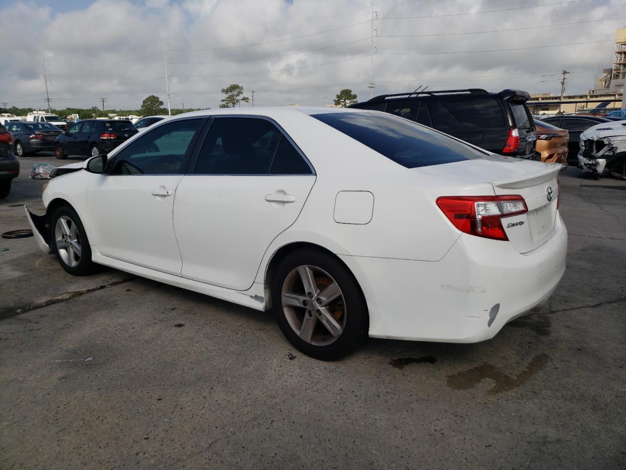 2014 Toyota Camry L - Фото 2