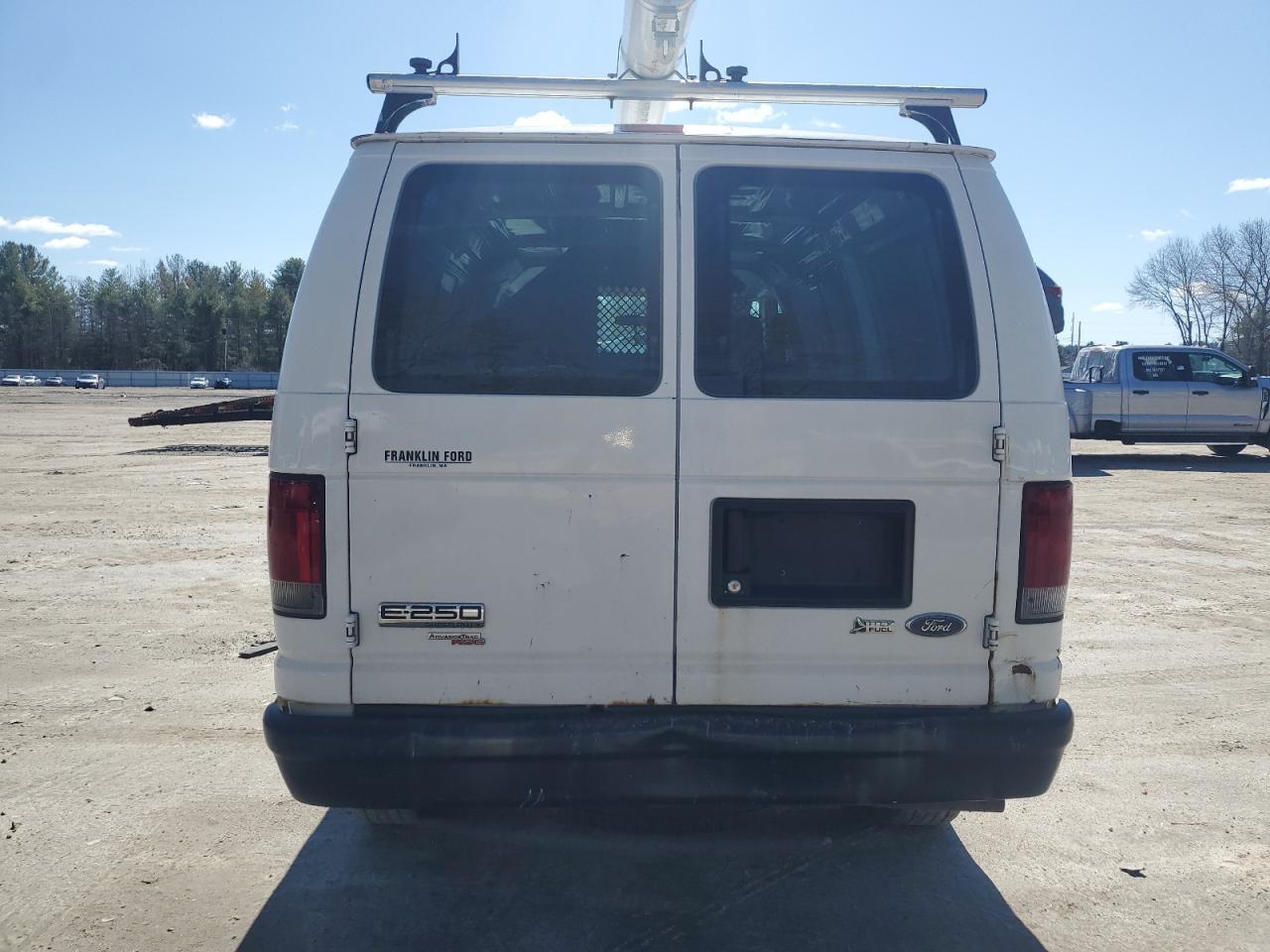 2012 Ford Econoline E250 Van - Фото 6