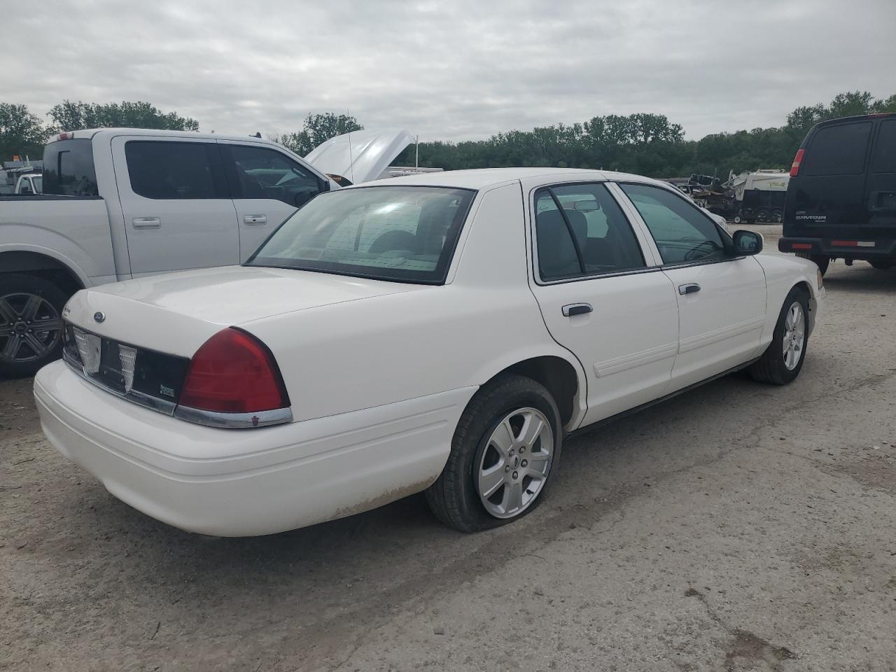 2011 Ford Crown Victoria Lx - Фото 3