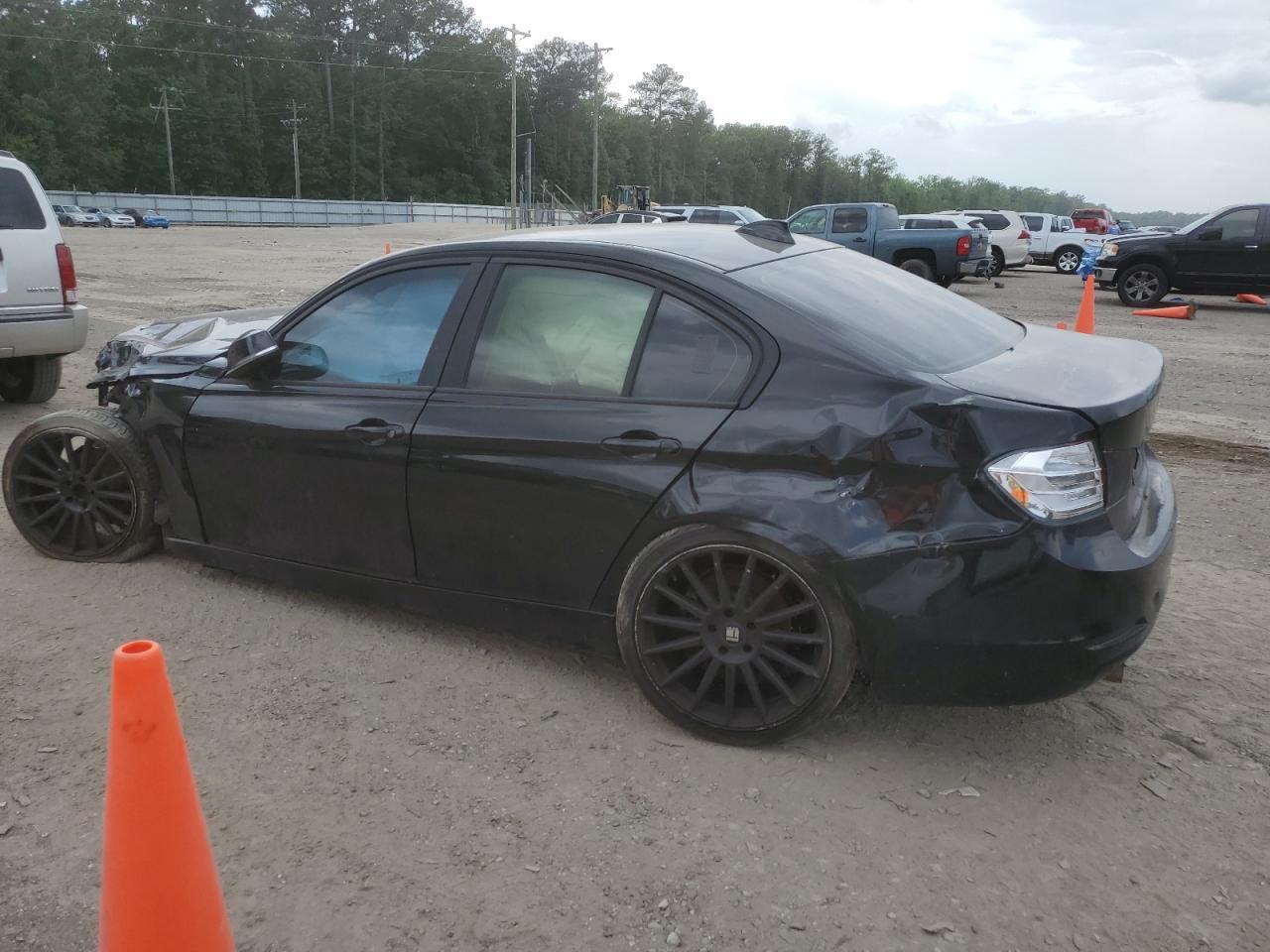 2015 BMW 320 I - Фото 2
