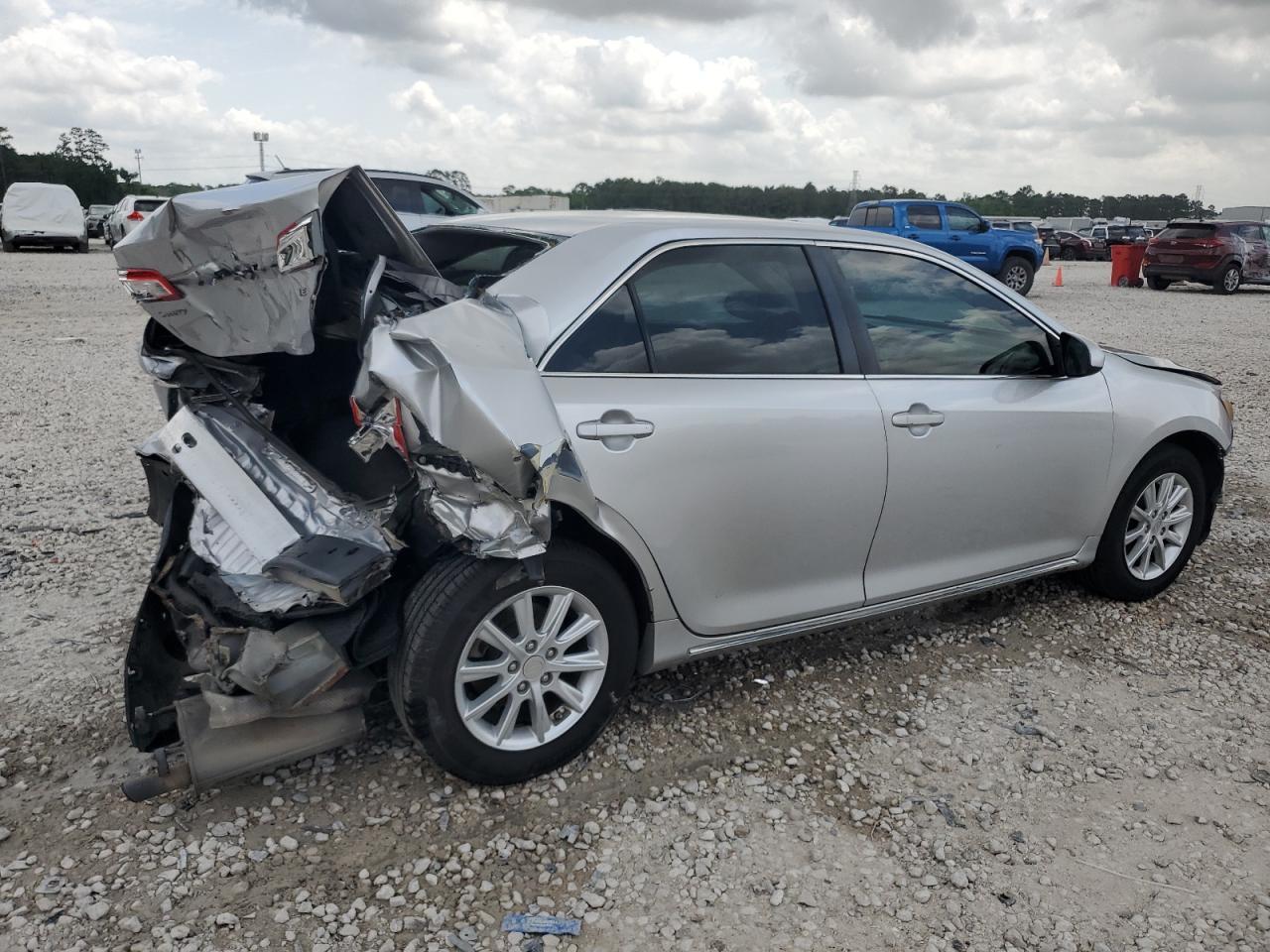 2012 Toyota Camry Le - Фото 3