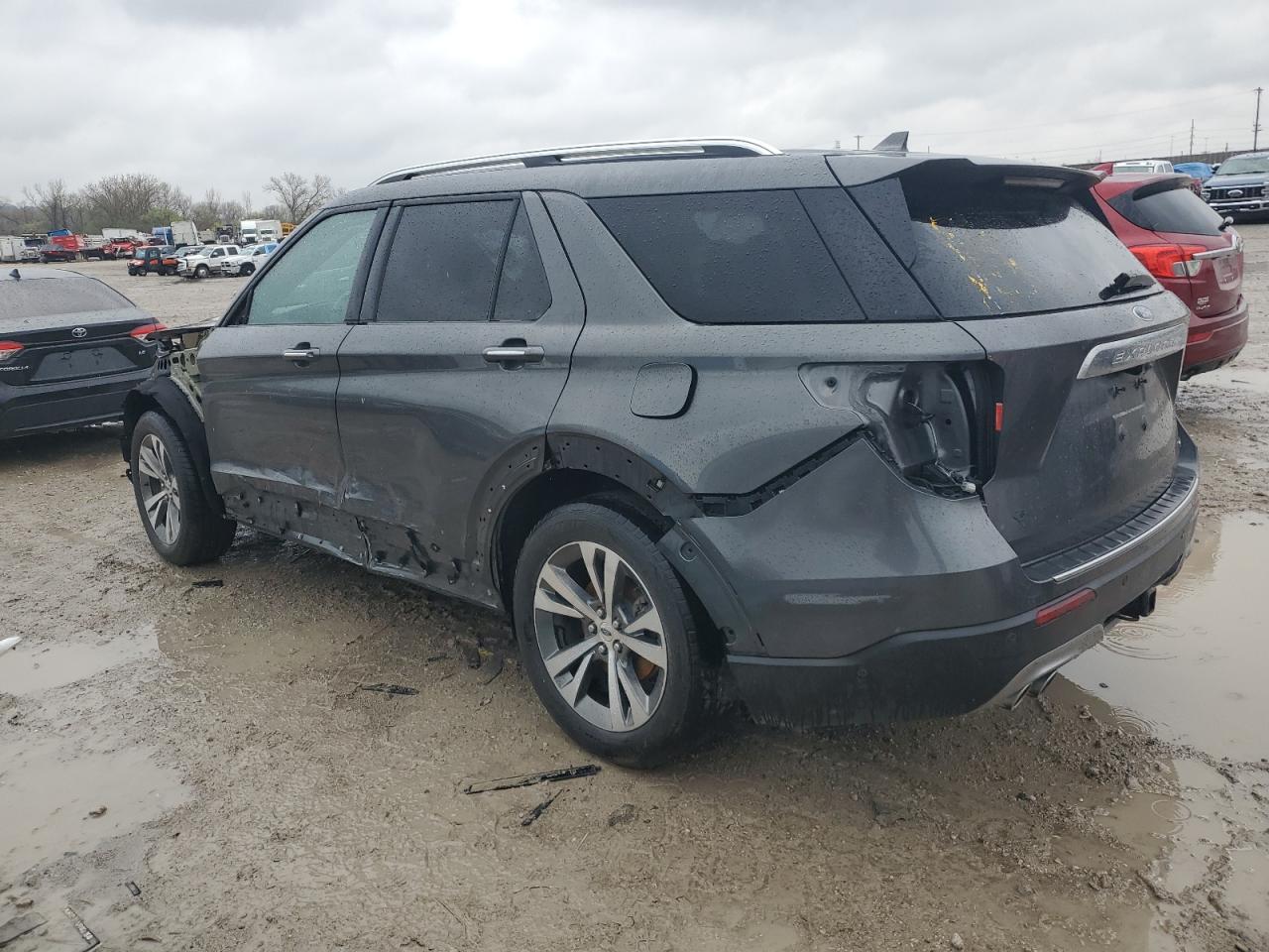 2020 Ford Explorer Platinum - Image 2