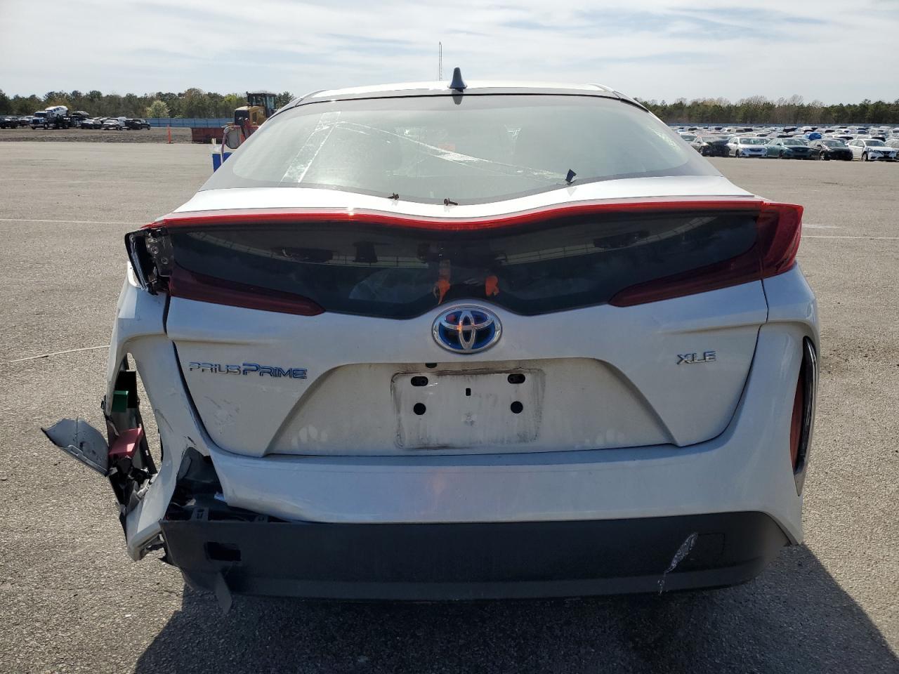 2022 Toyota Prius Prime Le - Image 6